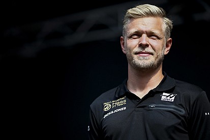 Babası, Magnussen'in durumundan memnun