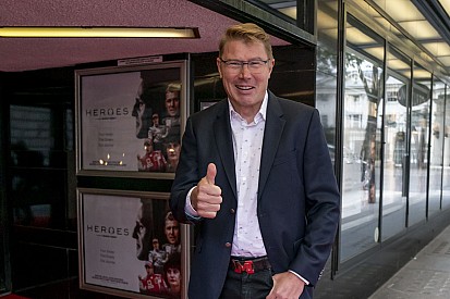 Häkkinen: A Mercedes Hamiltonra építi az autóit