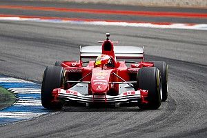 Photos - Mick Schumacher pilote la Ferrari F2004 de son père