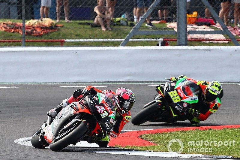 Smith hopes Espargaro can "hold on" at Aprilia
