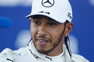 Hamilton szerint az FIA-nak szigorúnak kell lennie Verstappennel