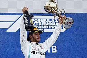 Hamilton: "Siento haberle fastidiado la fiesta a Ferrari"