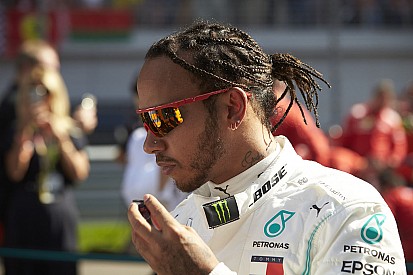 Hamilton beköszönt a méregdrága szuper-autójával: a stílus