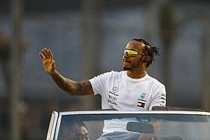 Hamilton sosem elégedett teljesen a külsejével