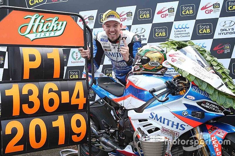 Ulster GP: Peter Hickman riscrive la storia a 136.415 mph