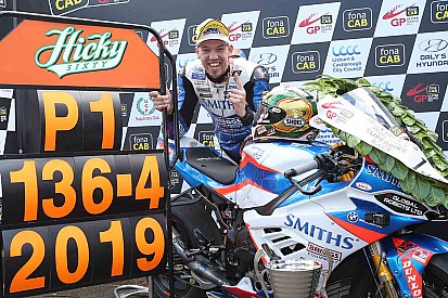 Ulster GP: Peter Hickman riscrive la storia a 136.415 mph
