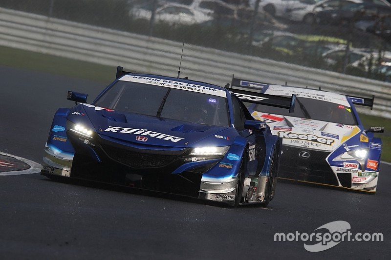 「勝てるレースだった……」17号車の塚越&バケット、悔しさが残る2位表彰台
