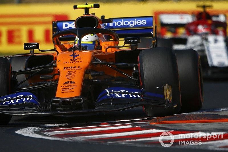 Lando Norris, McLaren MCL34, devant Kimi Raikkonen, Alfa Romeo Racing C38