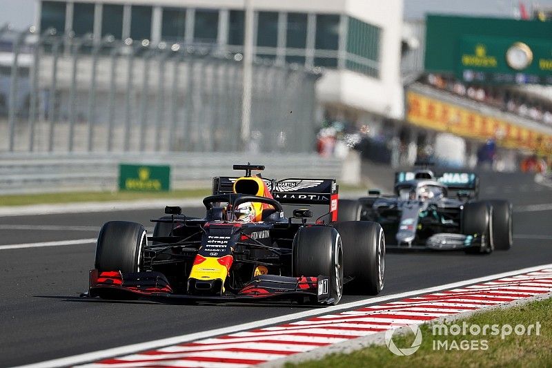 Max Verstappen, Red Bull Racing RB15 and Lewis Hamilton, Mercedes AMG F1 W10 battle 