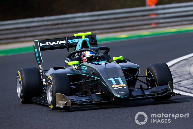 Hughes dyktuje tempo w Spa