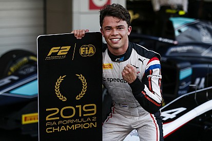 De Vries: "F2-titel voelt als revanche voor tegenslagen in 2018"