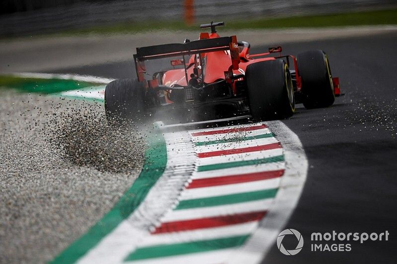 Vettel hibázik, majd megint, és nekimegy Strollnak, aki csúnyán kiakad rá (videó)