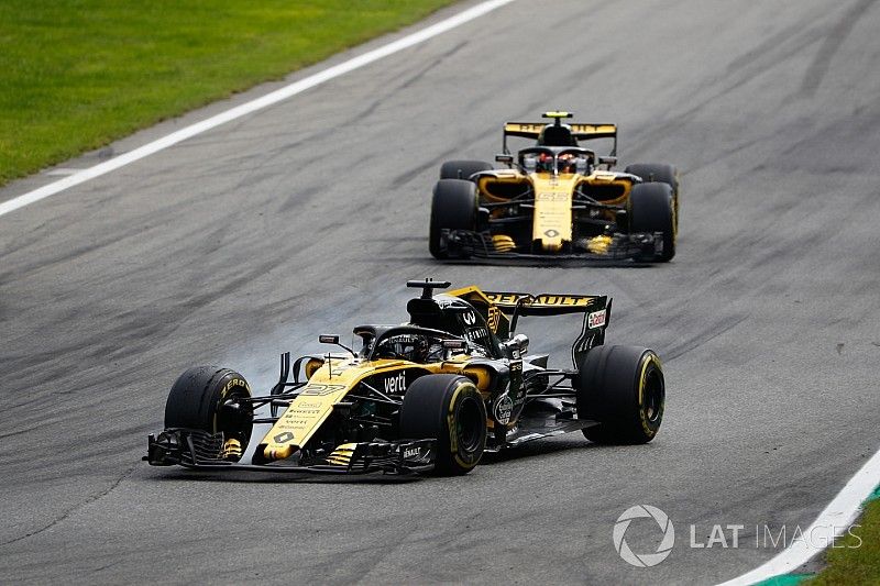 Nico Hulkenberg, Renault Sport F1 Team R.S. 18, Carlos Sainz Jr., Renault Sport F1 Team R.S. 18