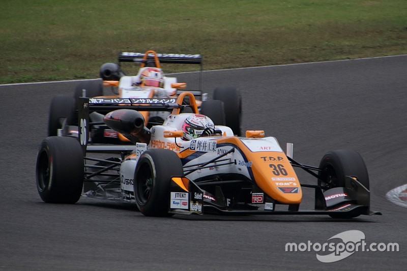 F3第16戦決勝:シーズン王者坪井、圧巻の13勝目。宮田が肉薄も2位