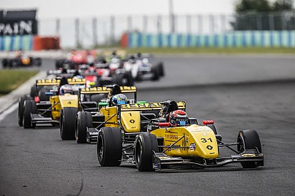 Ye Yfei vince Gara 1, Lundgaard si impone in Gara 2 all'Hungaroring e sale in vetta alla classifica
