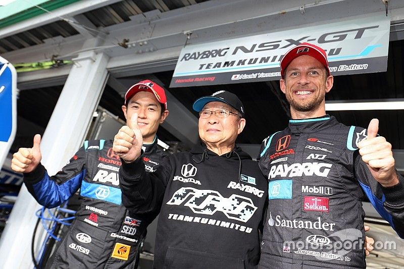 Polesitters Naoki Yamamoto, Jenson Button, Team Kunimitsu with Kunimitsu Takahashi, General Manager of Team Kunimitsu
