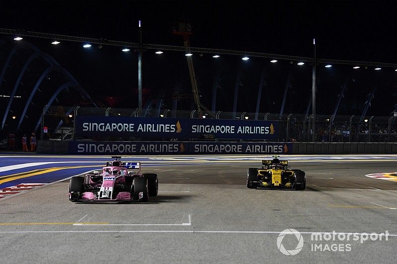 Sergio Perez, Racing Point Force India VJM11 y Carlos Sainz Jr., Renault Sport F1 Team R.S. 18 