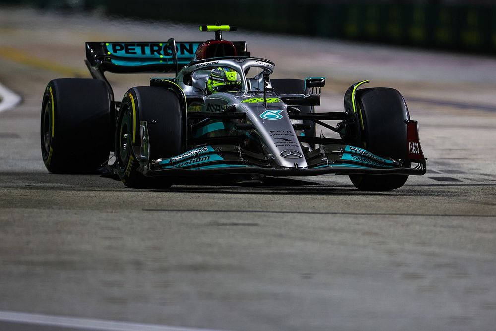 Hamilton: mindig ez van, már megint egy másodperccel lassabbak vagyunk