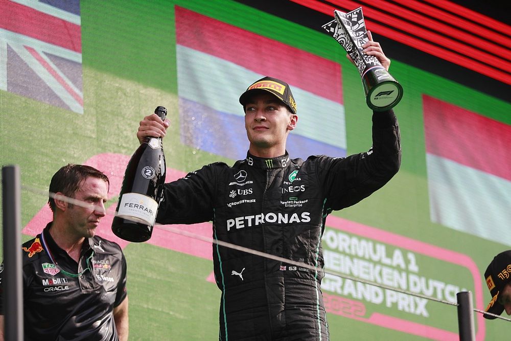 Russell prijst Mercedes-tactiek: Maar Max had hoe dan ook gewonnen