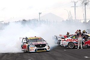 Supercars Auckland: Van Gisbergen doubles up in final Pukekohe thriller