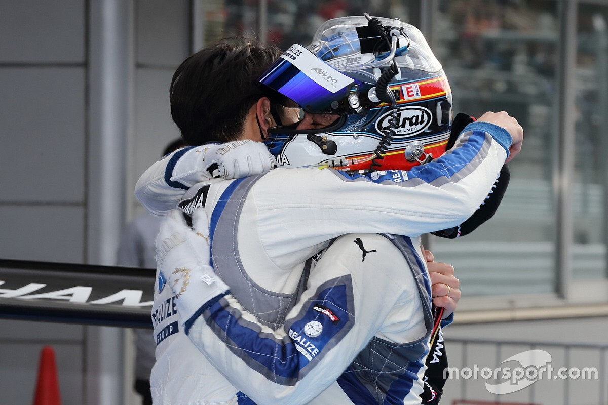 JP de Oliveira conquista título no Super GT do Japão