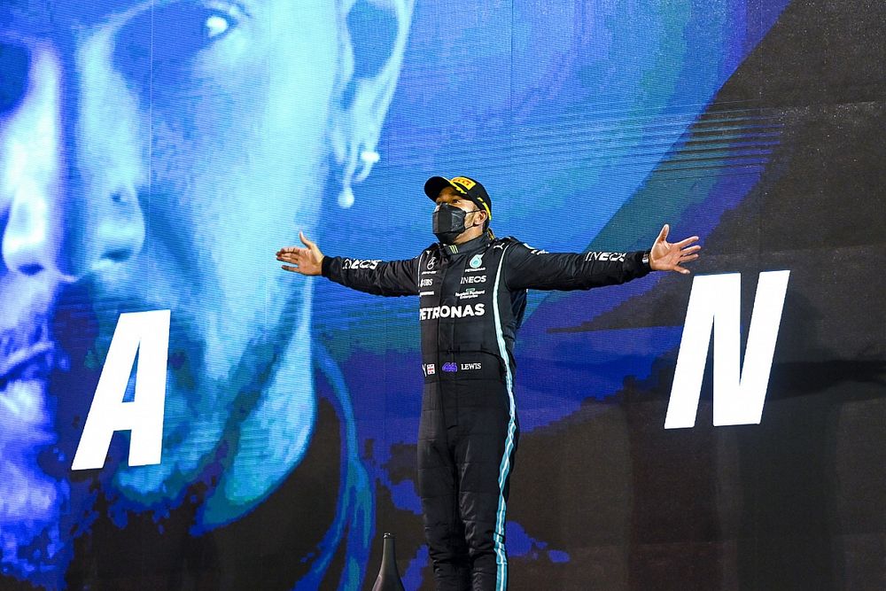 F1バーレーンGP決勝:チェッカーまで手に汗握る攻防をハミルトン制す。角田裕毅は殊勲の9位入賞