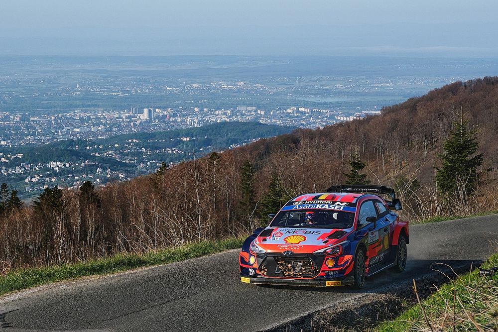 Kolejny trening Neuville'a