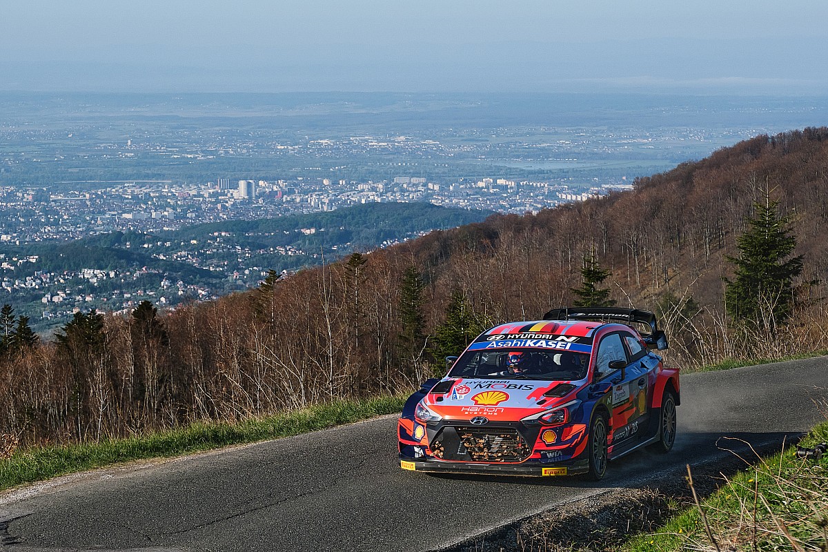 Kolejny trening Neuville'a