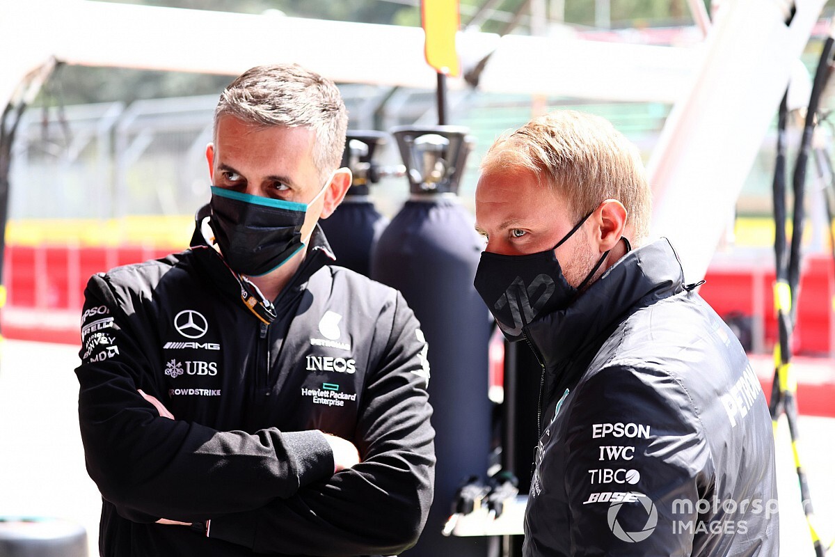 Villeneuve, Bottas'a yüklendi: "Yavaş olmasa Williams'a karşı savunma yapmazdı"