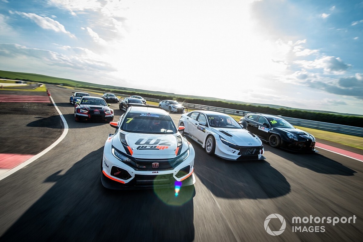 Teste coletivo do TCR South America reúne os carros brasileiros da temporada 2021