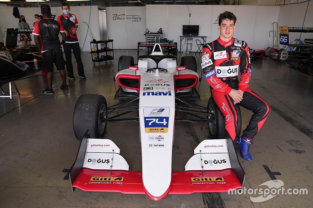 F3 Asya Dubai 2. yarış: Zhou yine kazandı, Cem dokuzuncu oldu