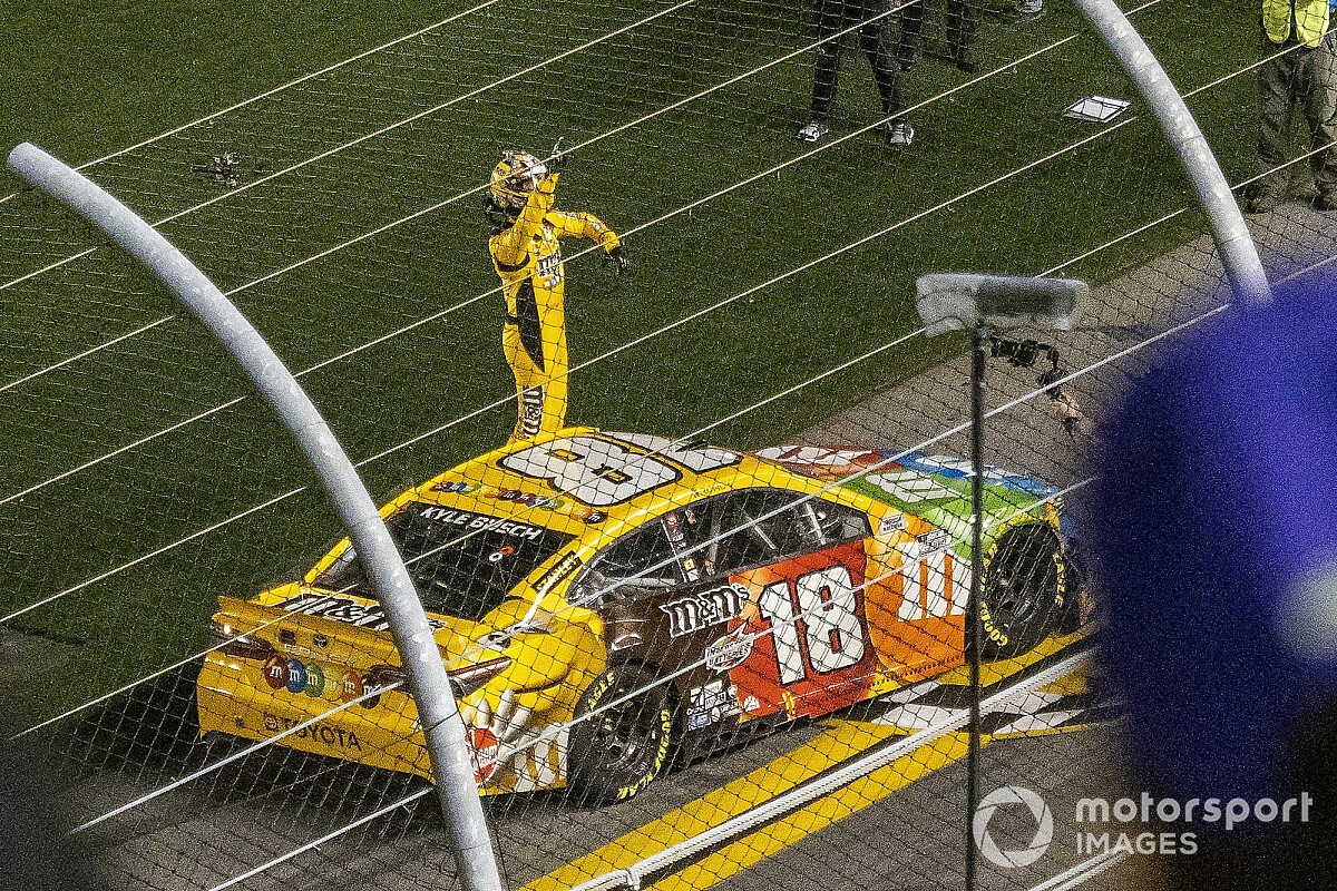 VIDEO: Kyle Busch roba la victoria en el Busch Clash en Daytona