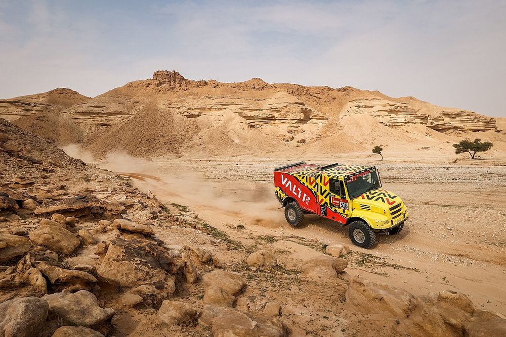 Vídeo: tremendo susto de un SSV con un camión en el Dakar