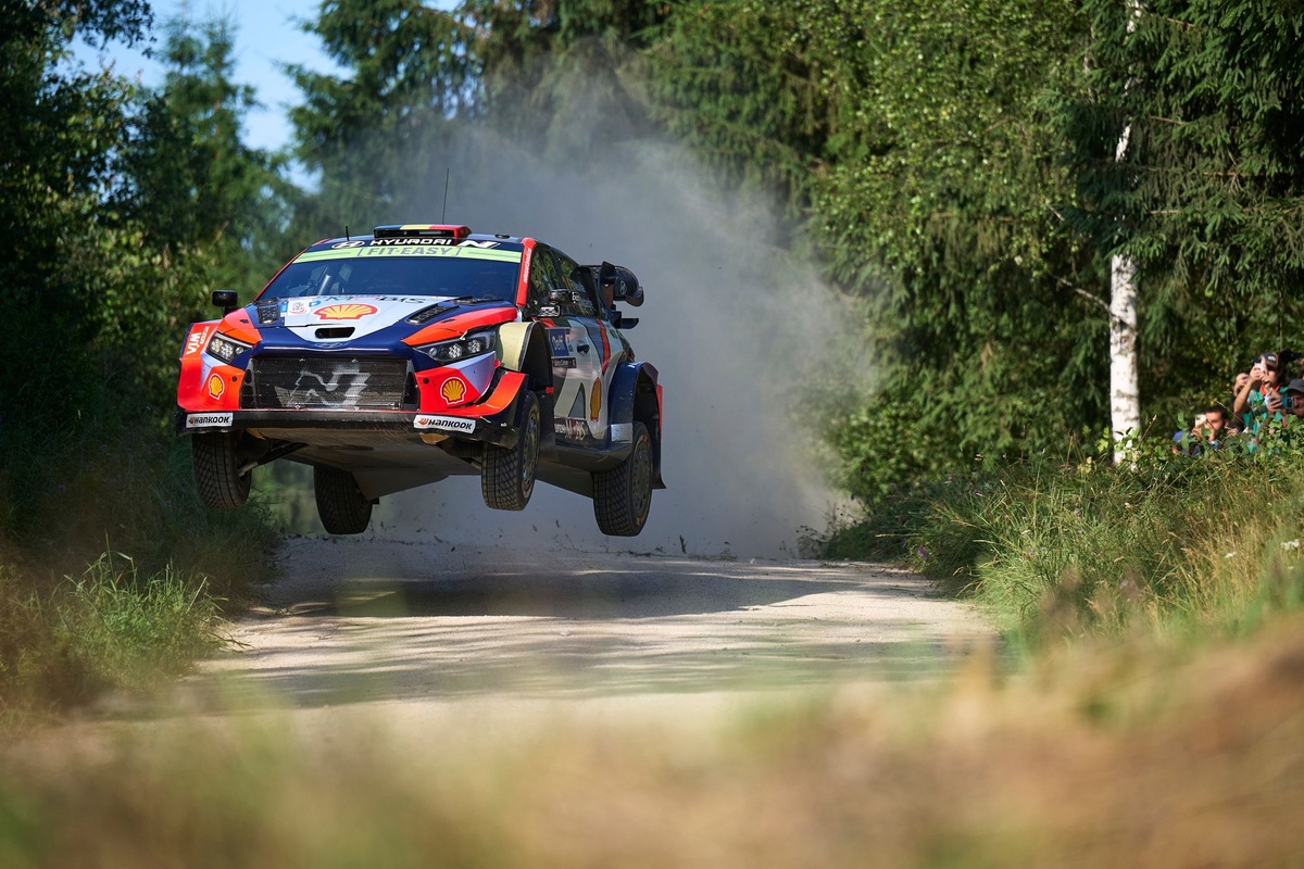 WRC | Rally Estonia, PS18-19: Neuville penalizzato. Evans sale sesto