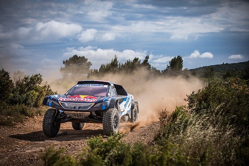 Bryce Menzies vuelve a los raids con el Peugeot 3008 DKR de Loeb