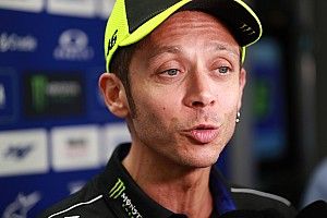 Rossi s'amuse de rumeurs "infondées et inventées"