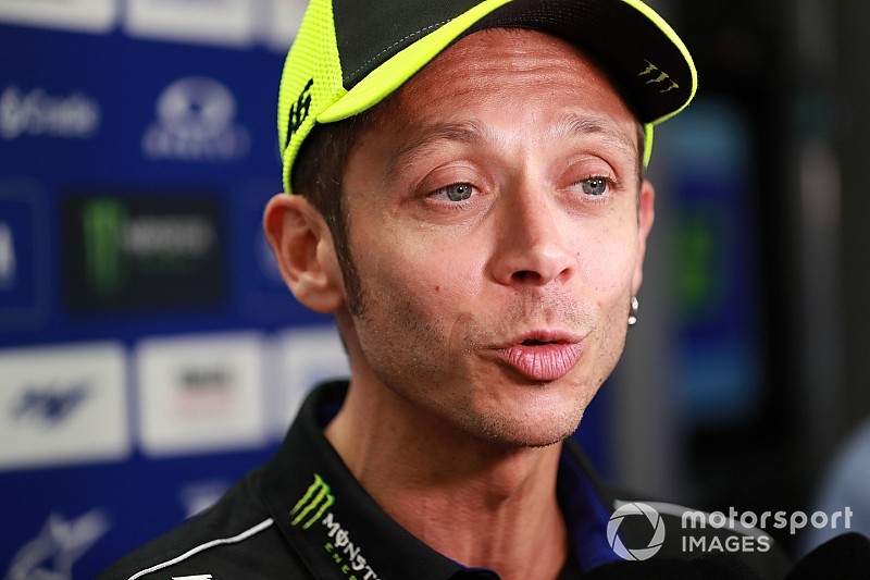 Rossi s'amuse de rumeurs "infondées et inventées"