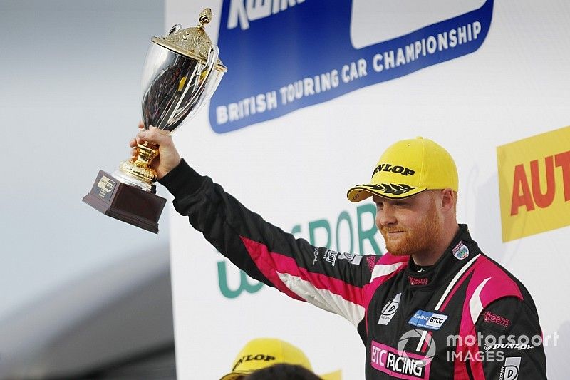 Thruxton BTCC: Cook beats Butcher and Sutton in Race 3