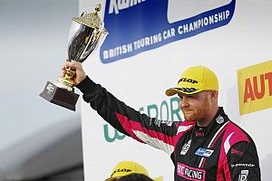 Thruxton BTCC: Cook beats Butcher and Sutton in Race 3