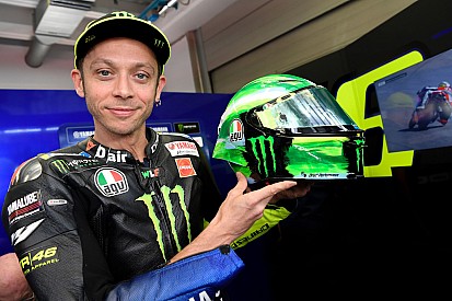 La tricolor italiana inspira el casco de Rossi para Mugello