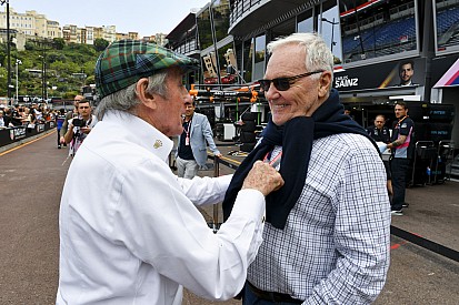 „A visszalépés a szükséges rossz része“ - véli a tervezőlegenda