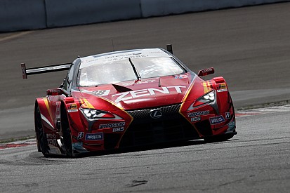 スーパーGT第2戦富士決勝速報:荒天に翻弄された乱戦を38号車ZENTと11号車GAINERが制す