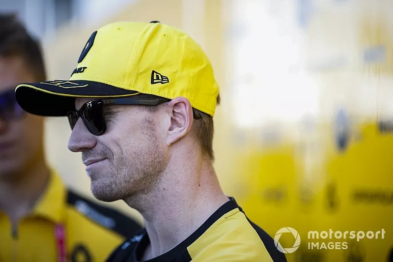 Nico Hulkenberg, Renault F1 Team talks to the media