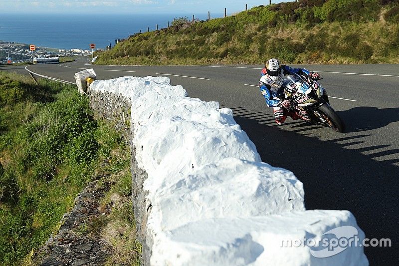 Peter Hickman, 675 Triumph, Trooper Beer Triumph by Smiths Racing