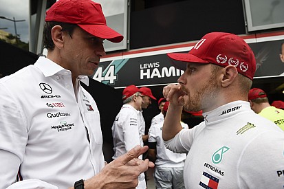 Bottas jövője feladja a leckét a Mercedesnek, már hétfőn kezdődik az agyalás