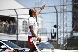 Hamilton is szeretné, ha szorosabb versenyek lennének az F1-ben