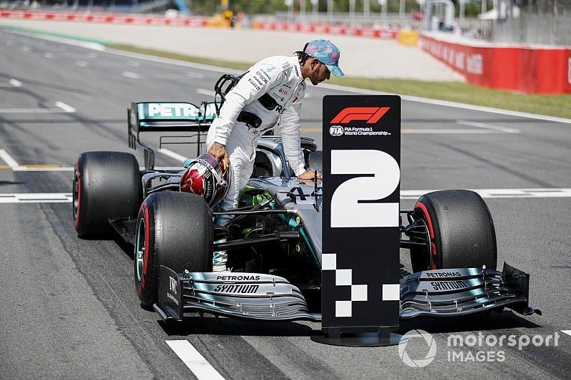 Lewis Hamilton, Mercedes AMG F1 W10, inspecte sa voiture