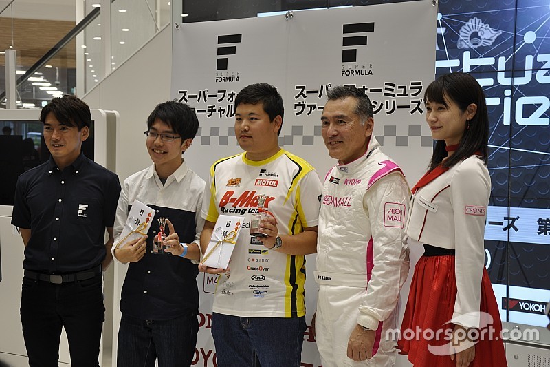 白熱のレースに会場が沸いた! スーパーフォーミュラ・ヴァーチャルシリーズが開幕
