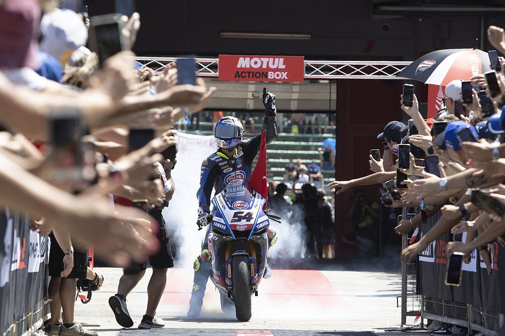 Ganador de la carrera Toprak Razgatlioglu, Pata Yamaha WorldSBK