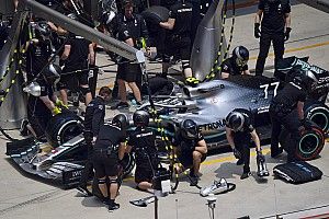 Video: Mercedes'in çift pit stop çalışması